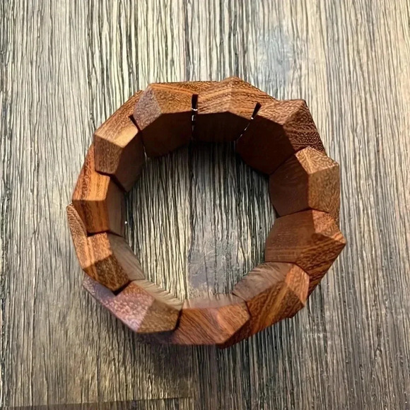 Vintage 1 3/4” Stretch Wooden‎ Bracelet - Picture 2 of 6